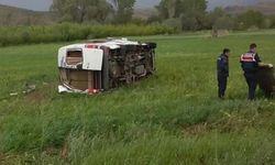 Isparta'da minibüs devrildi! Ölü ve yaralılar var