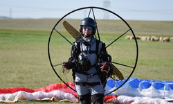 Müthiş seyahat! Adana'dan Mersin'e paramotor ile uçtu