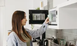 Mikrodalgaya asla koymamanız gereken 10 şey