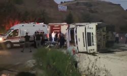 Elazığ'da kontrolden çıkan kamyon devrildi: 5 yaralı