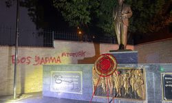Atatürk Anıtı’na sprey boyalı saldırıya tutuklama!