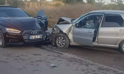 Düğün dönüşü iki otomobil kafa kafaya çarpıştı: 6 yaralı var