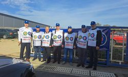 Ağaç-İş işçilerinden, Sakarya’daki Çiftçiler Birlik fabrikasına grev pankartı