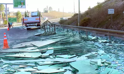 İstanbul'da TIR'dan düşen camlar, trafiği durma noktasına getirdi