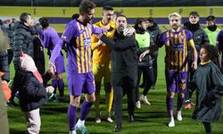 Eyüpspor'da Başkan ve futbolculardan Arda Turan'a destek