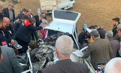Adıyaman'da, kamyonetle otomobil kafa kafaya çarpıştı: 1 ölü, 3 yaralı
