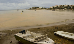 Şiddetli yağışlar, Datça'da denizin rengini değiştirdi