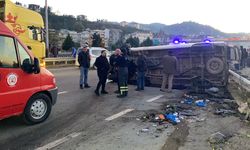 Rize'de minibüs ve otomobil çarpıştı: 4 yaralı