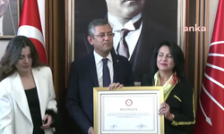 SON DAKİKA! CHP'nin yeni Genel Başkanı Özgür Özel, mazbatasını aldı