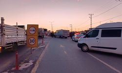 Tatvan'da otomobil, yol inşaatına düştü: 4 yaralı