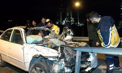 Ataşehir'de feci kaza! Bariyerler otomobile ok gibi saplandı