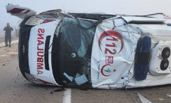 Elazığ'da hafif ticari araçla ambulans çarpıştı: 6 yaralı