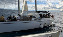 Arızalanan tekne ile bottaki 136 kaçak göçmen kurtarıldı