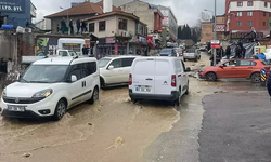 Trabzon'da isale hattı patladı, yollar göle döndü