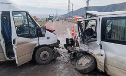 Şırnak'ta minibüsler kafa kafaya çarpıştı: Çok sayıda yaralı var