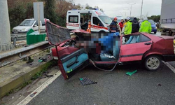 Trabzon'da bariyerlere çarpan otomobil parçalandı! Ölü ve yaralılar var