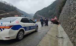 Zonguldak'ta otomobil takla attı: 3 yaralı