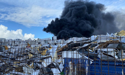 Manisa'da geri dönüşüm tesisinde yangın! Ekipler müdahale ediyor