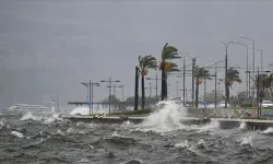 İstanbul ve İzmir'de deniz ulaşımına hava muhalefeti engeli