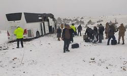 Kars'ta zincirleme kaza! İki ölü, sekiz yaralı