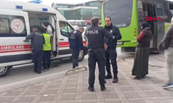 Halk otobüsü duraktaki belediye otobüsüne çarptı: Yaralılar var