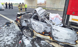 TIR'a arkadan çarpan otomobilin sürücüsü, yanarak feci şekilde öldü