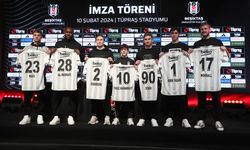 Beşiktaş'ta yeni transferler için imza töreni düzenlendi