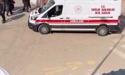 Okuldan çıkmasını isteyen nöbetçi öğretmeni bıçakladı