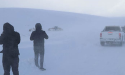 Van'da 264 yerleşim yolu kardan kapandı, 4 ilçede okullar tatil edildi