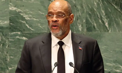 Çetelerin eline geçen Haiti'de, Başbakan Henry istifayı kabul etti