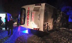Bingöl’de yolcu otobüsü devrildi: 16 yaralı