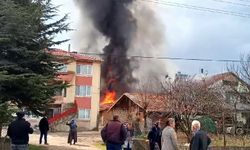Bolu'da yangında ev, ahır ve samanlık yandı