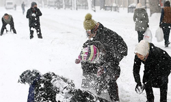 Bitlis'te yoğun kar yağışı: Eğitime 1 gün ara verildi