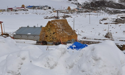 Kar yağışı Kars'ı esir aldı! Köy yolları ulaşıma kapandı
