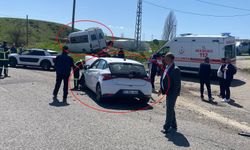 Bingöl'de minibüs ile otomobil çarpıştı: 7 yaralı