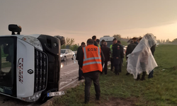 Adana'da kontrolden çıkan minibüs devrildi: 5 yaralı