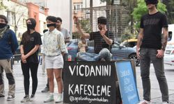 İzmir'de hayvanseverlerden 'kafes' eylemi