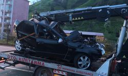 Takla atan otomobil ağaca çarptı: 2 ölü, 3 yaralı