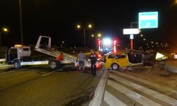 Taksi demir bariyerlere çarptı: 1 ölü, 5 yaralı
