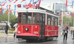 İstiklal Caddesi'ne bataryalı tramvay geliyor