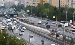 İstanbul'da makas terörü! İşçileri taşıyan minibüs devrildi: 13 yaralı