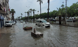Depremin vurduğu Hatay'da, yağışlar nedeniyle yollar göle döndü