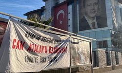 TİP'ten AK Parti binasının önüne 'Can Atalay'a özgürlük' pankartı