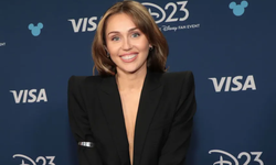 Dünyaca ünlü şarkıcı-oyuncu Miley Cyrus, Disney'in 'en genç efsanesi' oldu