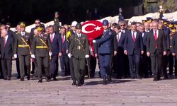 Cumhurbaşkanı Erdoğan ve devlet erkanı Anıtkabir'i ziyaret etti