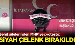 Şehit ailelerinden MHP'ye protesto: Siyah çelenk bırakıldı