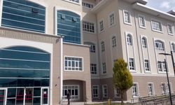 Kavgayı ayırmak isteyen öğrenciler bıçaklandı