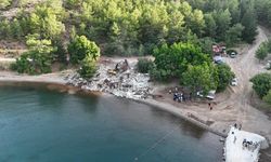 AK Parti'li eski Belediye Başkanı döneminde yapılan kaçak bina yıkıldı