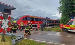 Almanya Passau'da tren ile TIR çarpıştı: En az 10 yaralı