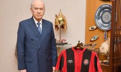 Bahçeli'den Süper Lig'e çıkan Karagümrük'e tebrik telefonu